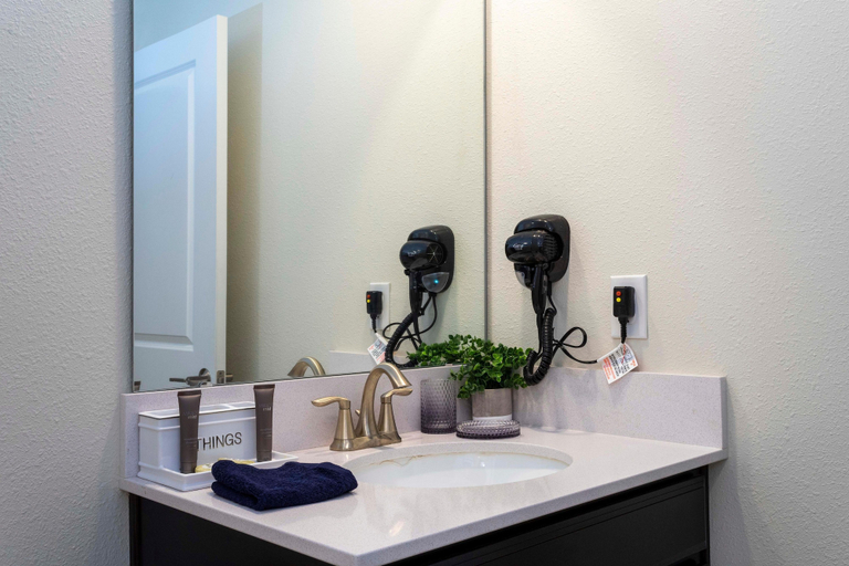 Room 5, 1180 CD - Magical 5BR Townhome With Pool, Polk