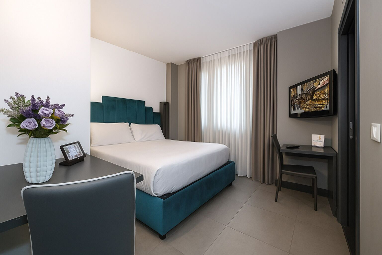 Room 5, Hotiday Napoli Porto, Napoli