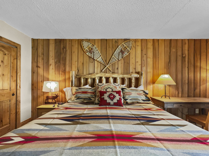 Room 3, Be310 Bridge End Pet Friendly 2 Bedroom Condo by RedAwning, Summit
