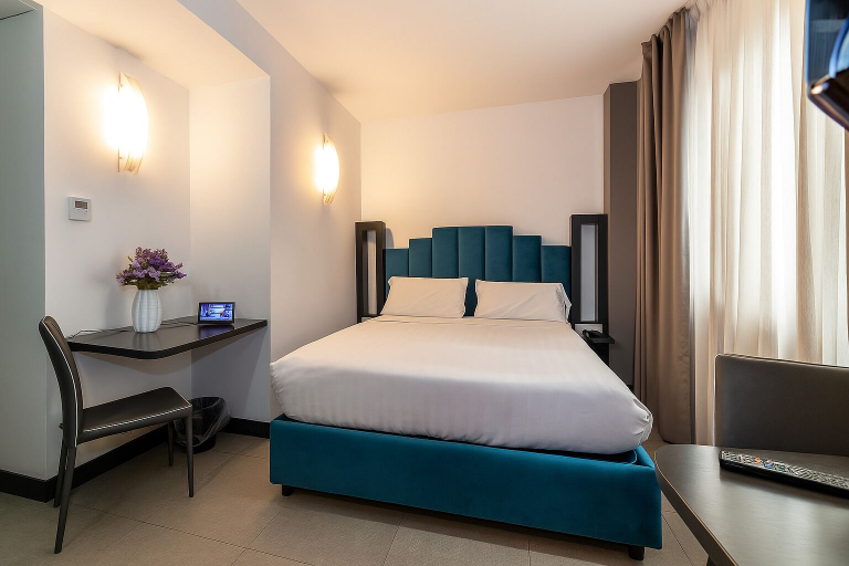 Room 3, Hotiday Napoli Porto, Napoli