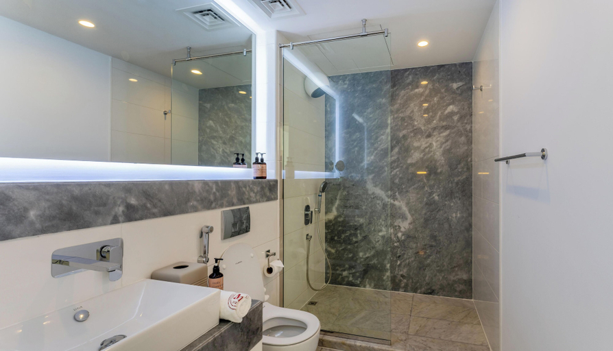Bathroom 4, Manzil - Modern 1BR w Stunning Lake View, Dubai