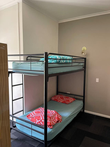 Others 4, SJ Hostel. Launceston, West Tamar - Pt A