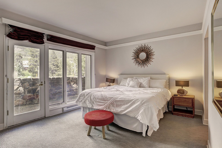 Room 2, 2721 Chateaux DMont by RedAwning, Summit