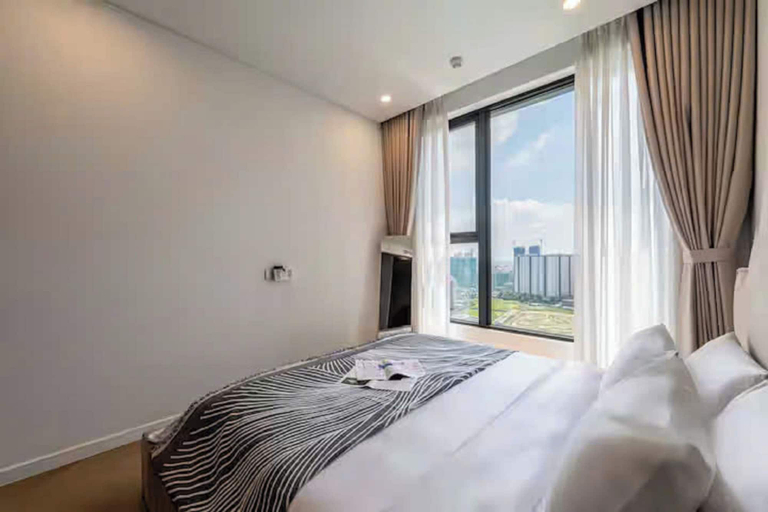 Room 2, Odela Luxstay Q2 Terrace Residence, District 2