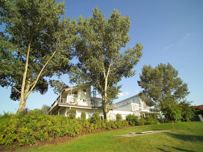 Exterior & Views 1, elegant eingerichtete Ferienwohnung, Mecklenburgische Seenplatte