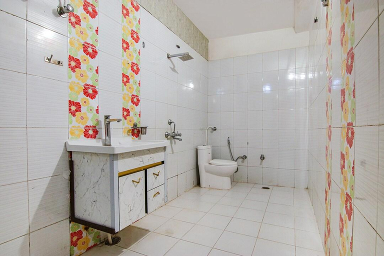 Bathroom 4, Hotel Vistara Grand, Hardwar