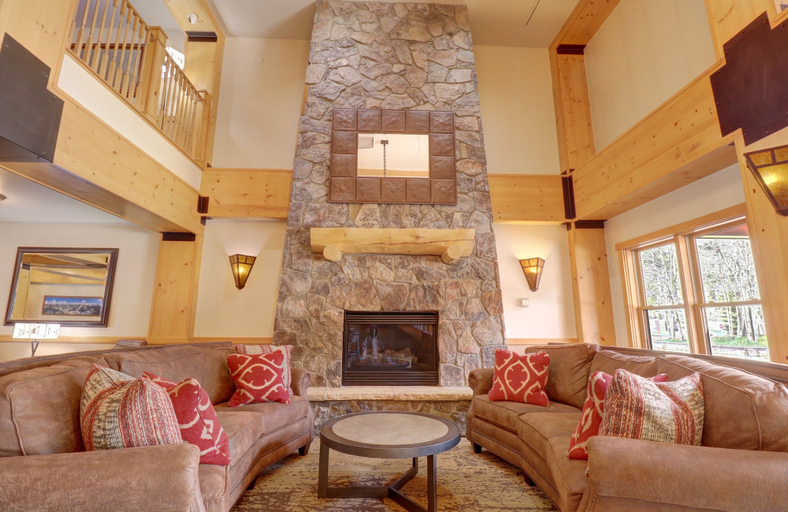 Interior 3, Copper Springs Condo with Panoramic Mountain Views - CS331 by Redawning, Summit