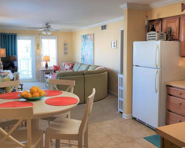 Room 4, Beachy Condo Right on Oceanfront, Horry