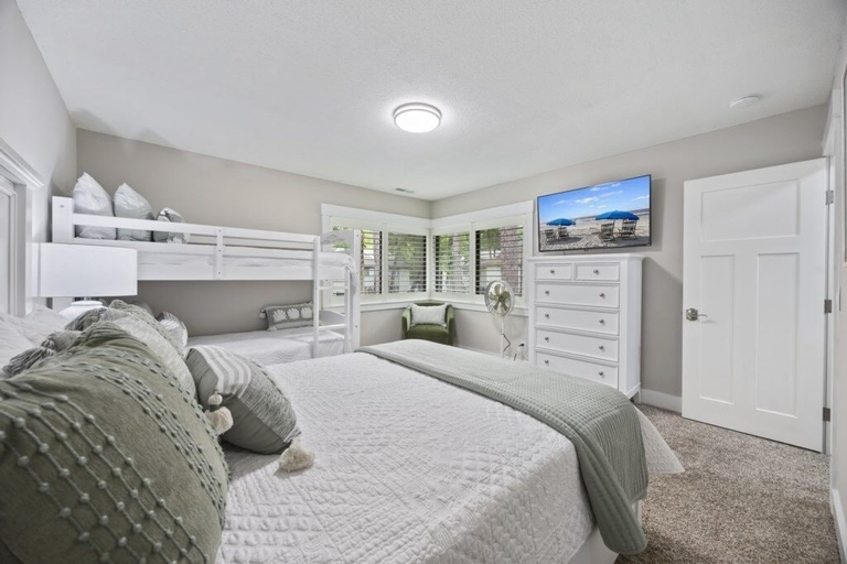 Room 3, Harbour Master - Monthly Rates Through 2/28/26! 3 Bedroom Villa, Beaufort