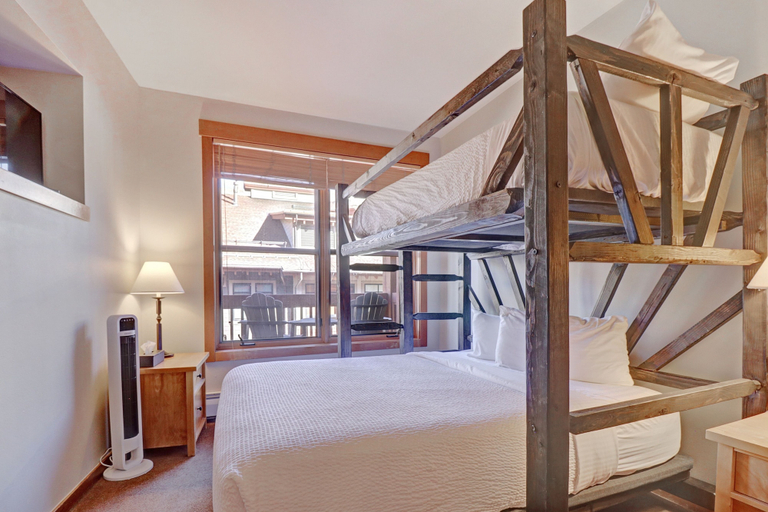 Room 3, Co406 Copper One Lodge 2 Bedroom Condo by RedAwning, Summit