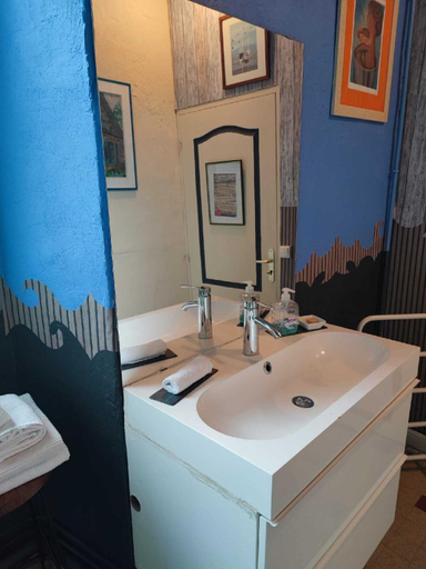 Bathroom 3, Le Manoir des Jardiniers Gourmands, Marne