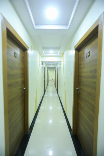Others 4, Hotel Mid Town, Mumbai Suburban