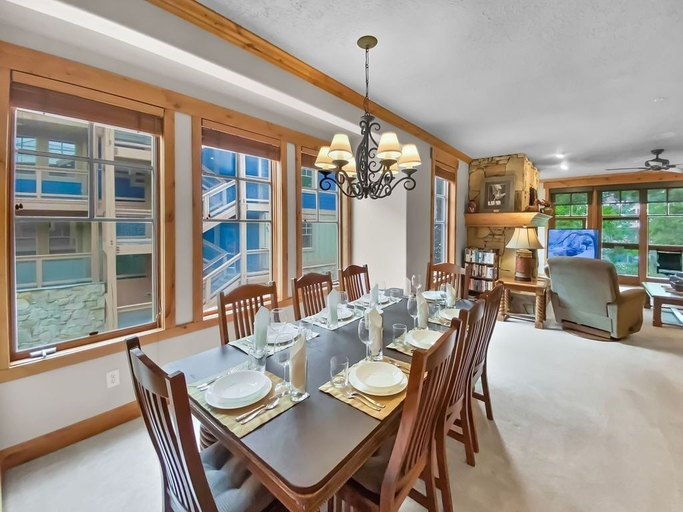 Dining 4, 201 Town Pointe Escape! 3 Bedroom Condo, Summit