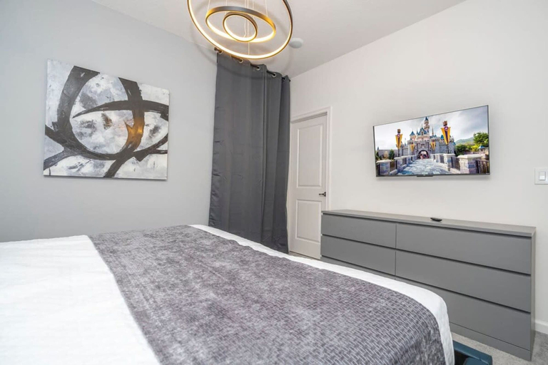 Room 3, 6163 Fantastic Home With 12bd, Orange