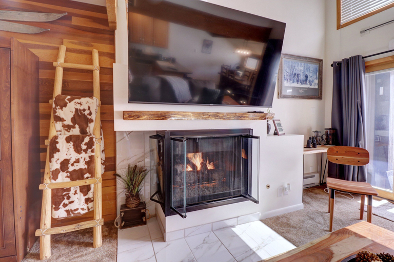 Living area 4, Vp211 Village Point 2 Bedroom Condo by RedAwning, Summit