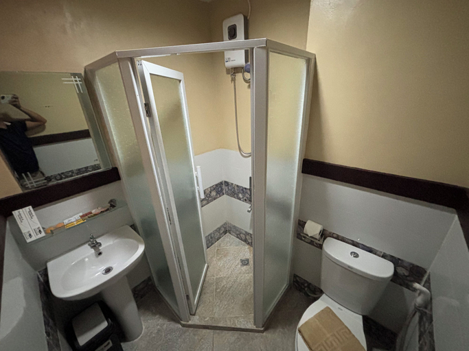 Bathroom 4, D' Leonor Inland Resort And Adventure Park, Davao City