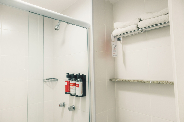 Bathroom 5, Ramada Hotel & Suites Campos Dos Goytacazes, Campos