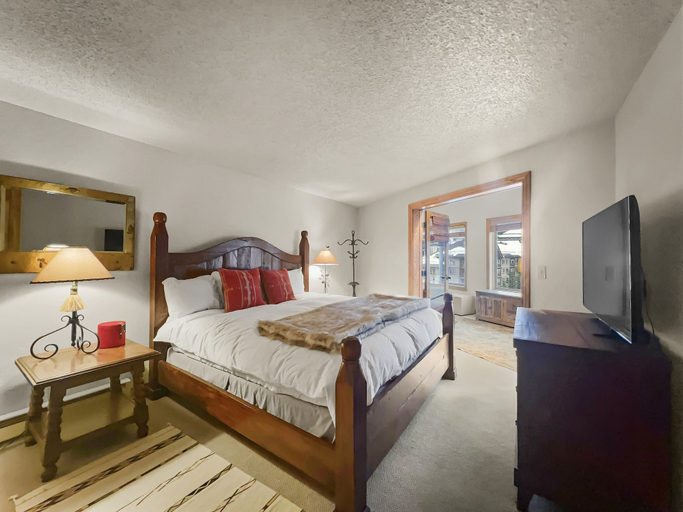 Room 3, Be410 Bridge End Pet Friendly 3 Bedroom Condo by RedAwning, Summit