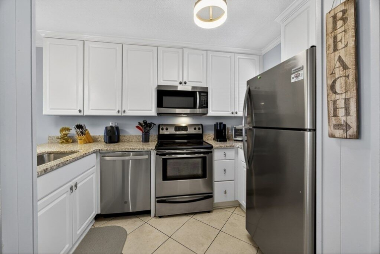 Private kitchen 4, Coco Cabana - Monthly Rates Available! 2 Bedroom Condo, Beaufort