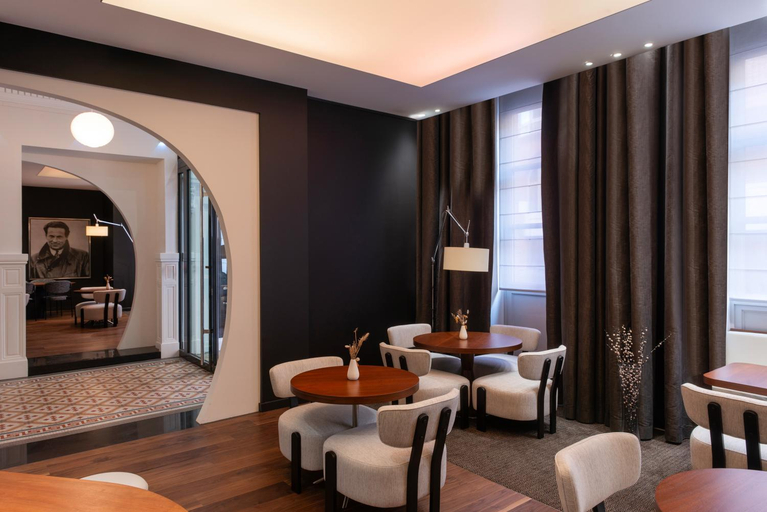 Public Area 3, Le Grand Balcon, Haute-Garonne