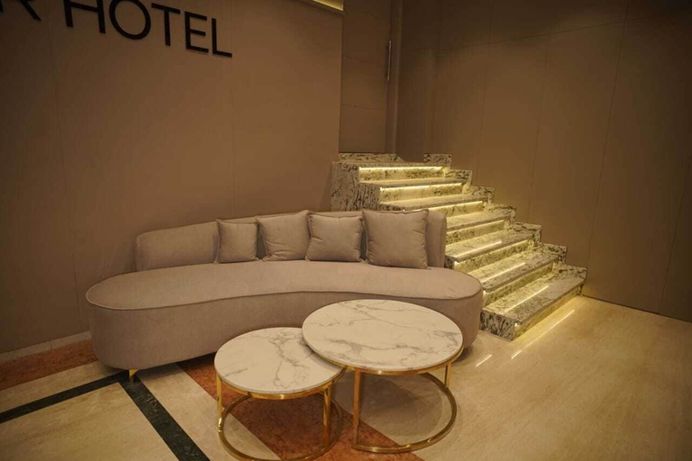 Lobby sitting area, Lush Premier Hotel, Kanpur Nagar