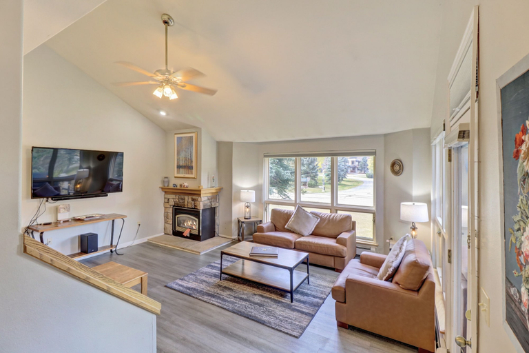Living area 4, Legends 11 5 Bedroom Townhouse, Summit
