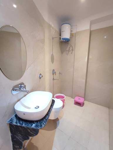 Bathroom 4, S S Guest House, Varanasi