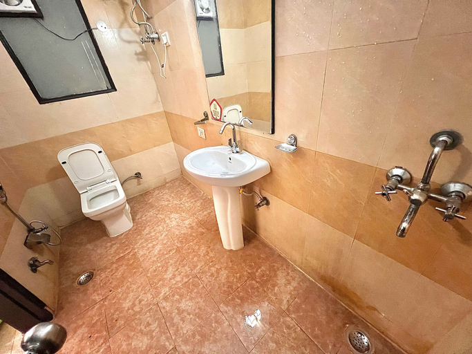 Bathroom 5, Skyline Stay, Gurgaon