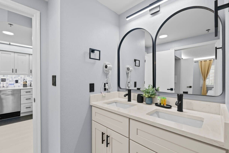 Bathroom 3, Staysky Orlando Family Suite w/ Kitchen, Orange