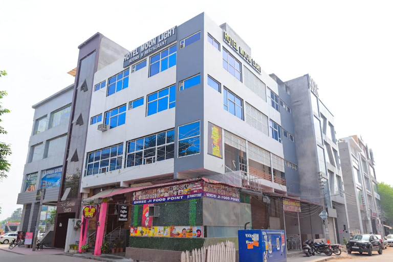 Entrance 5, Hotel Moon Light Kanpur, Lucknow