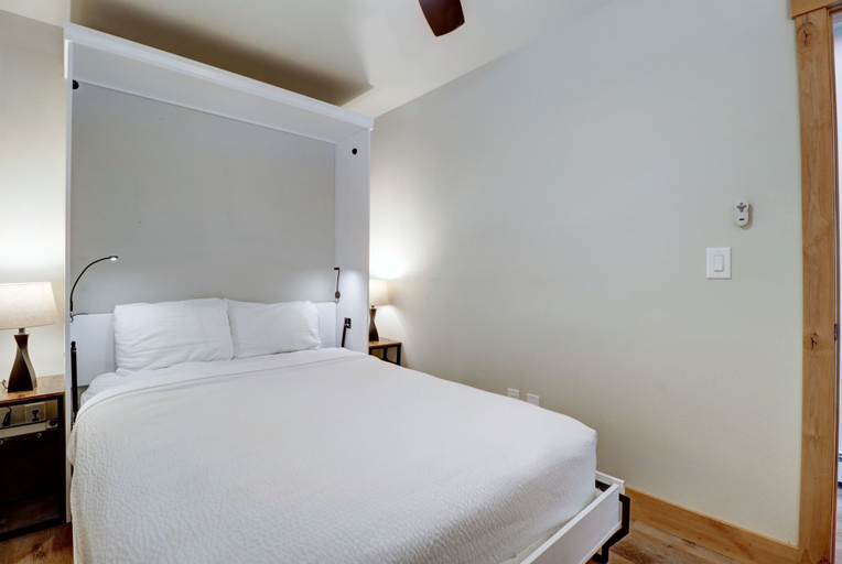 Room 5, Amazing Location - Steps to American Eagle Lift - CJ202 by RedAwning, Summit