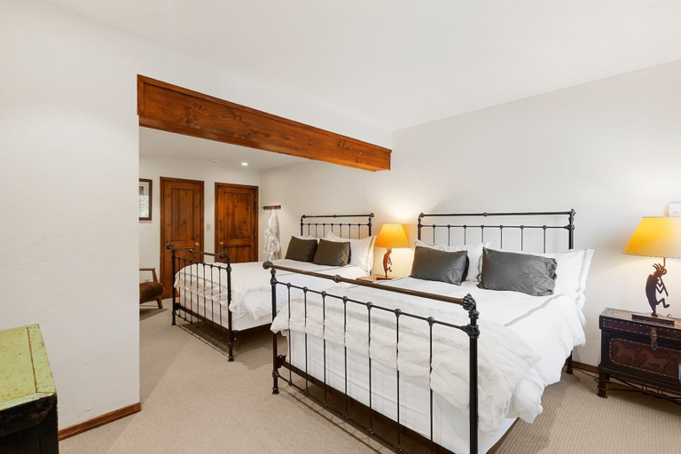 Room 4, Wildwood Ridge 5 Bedroom Home, San Miguel