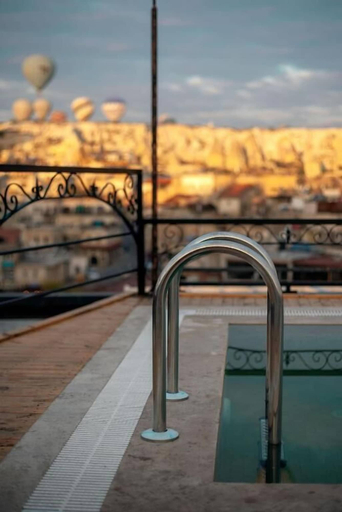 Property grounds 3, center cave house, Nevşehir