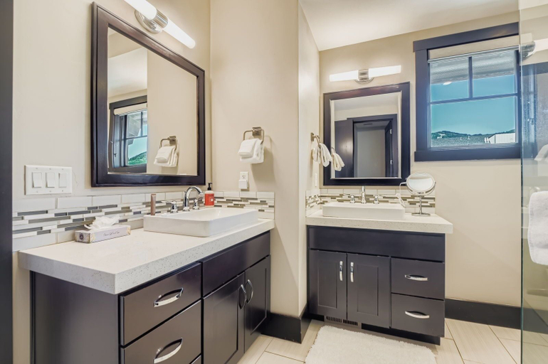 Bathroom 5, Tranquil Blackstone Getaway 3 Bedroom Townhouse, Summit