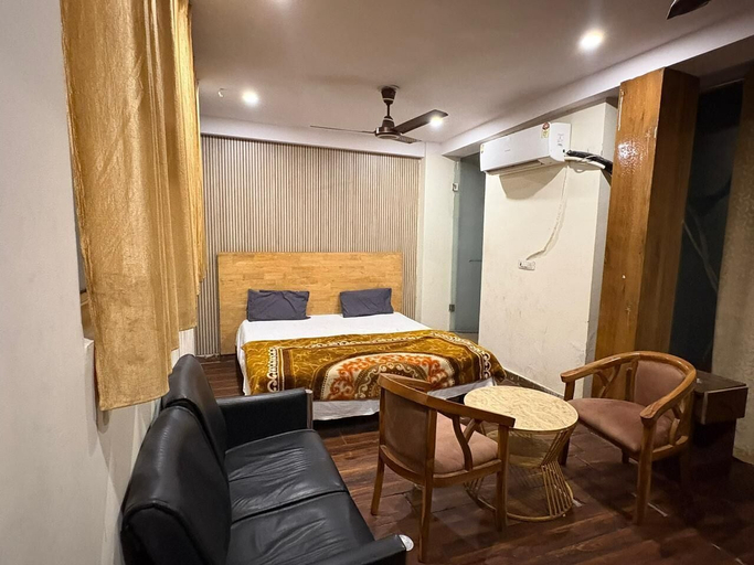 Room 2, Hotel Twamev Ashram, Delhi