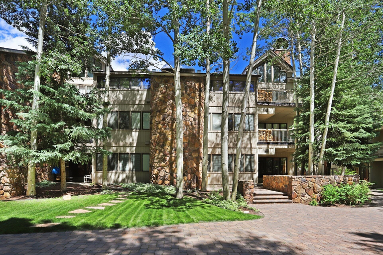 Exterior 3, 2721 Chateaux DMont by RedAwning, Summit