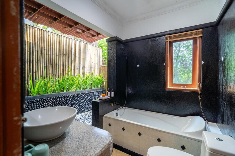 Bathroom 4, One of the Largest Villas for Groups in Canggu, Badung
