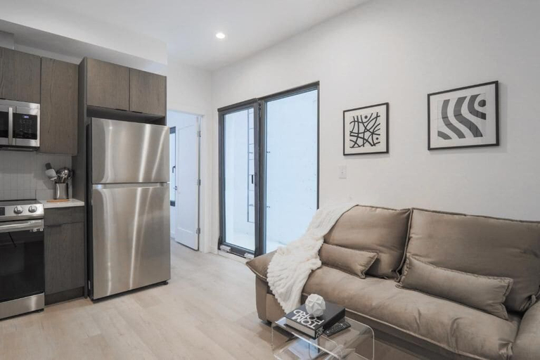 Living area 4, Unit 2 Cozy One Bed in the heart of Dc, Washington D.C.