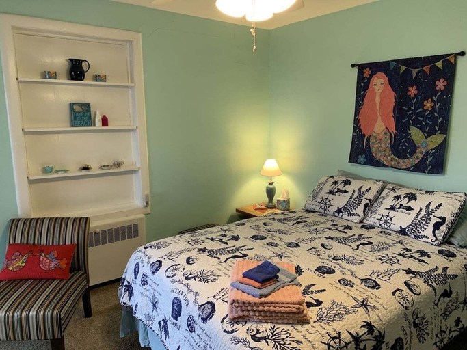 Room 3, Cozy Suite - Pet Friendly, Beach Side 1 Bedroom Apts by RedAwning, Norfolk