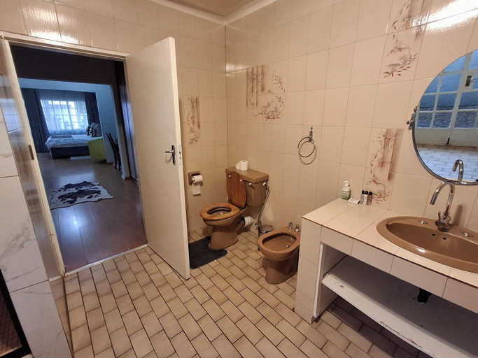 Bathroom 4, 118 Bayley Street, Ekurhuleni