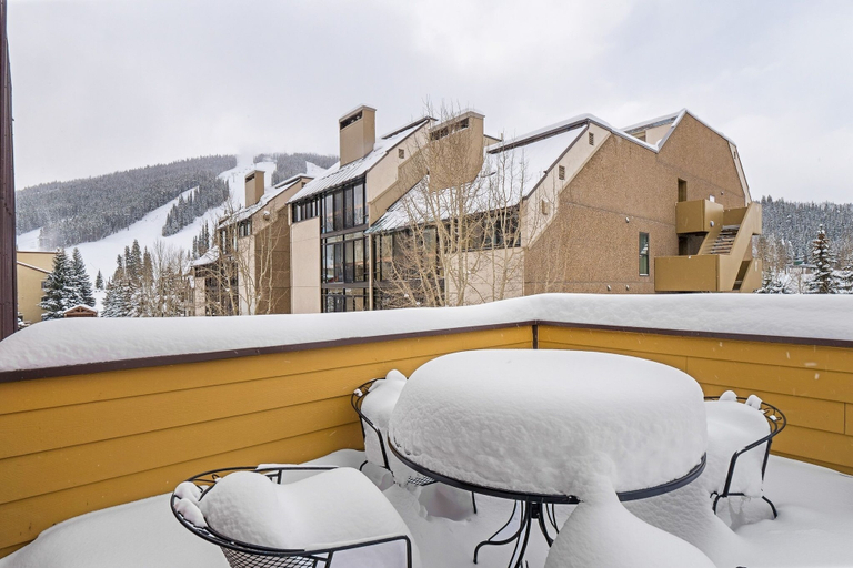 Outdoor dining 2, An206 Anaconda 4 Bedroom Condo, Summit