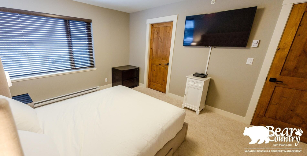 Room 5, Echo Landing #12 by Bear Country, Thompson-Nicola