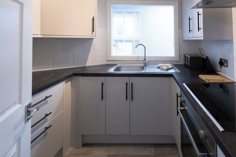 Private kitchen 2, Boughton House Apartments by Guestz, Cheshire West and Chester