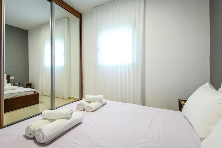 5, Mamad Elegant Sea-View Apt w Mamad by Sea N' Rent