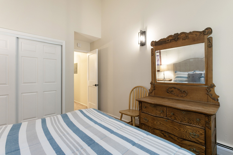 Room 2, 9 Sandstone70 3 Bedroom Condo by RedAwning, Eagle