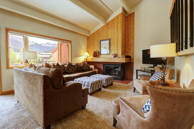 Living area 5, Alluring Lofty Condo In East Village - PG310 by RedAwning, Summit