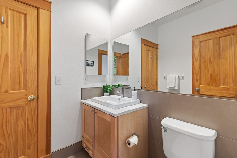 Bathroom 5, Polecat Chalet 4 Bedroom Home by RedAwning, San Miguel