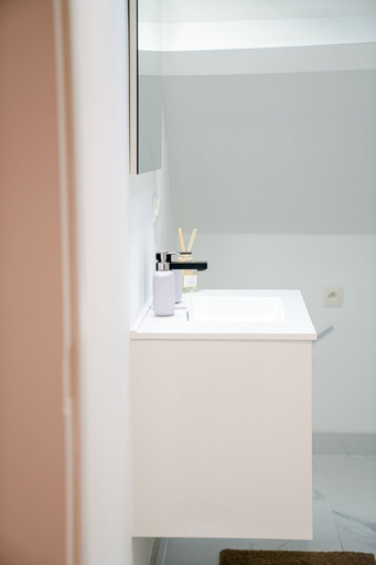 Bathroom 3, Modern 1BR 1LR Apartment Walk To Rabot, Oost-Vlaanderen