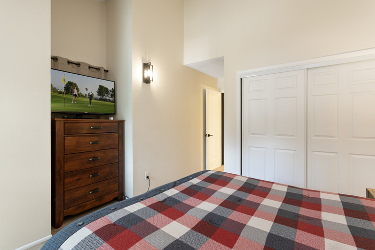 Room 4, 9 Sandstone70 3 Bedroom Condo by RedAwning, Eagle