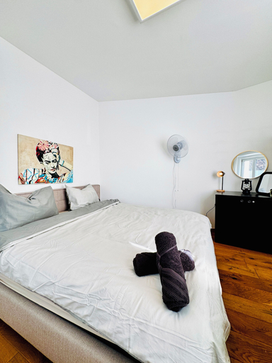 Room 5, Comfortable Room Near Kaufpark Alterlaa, Wien